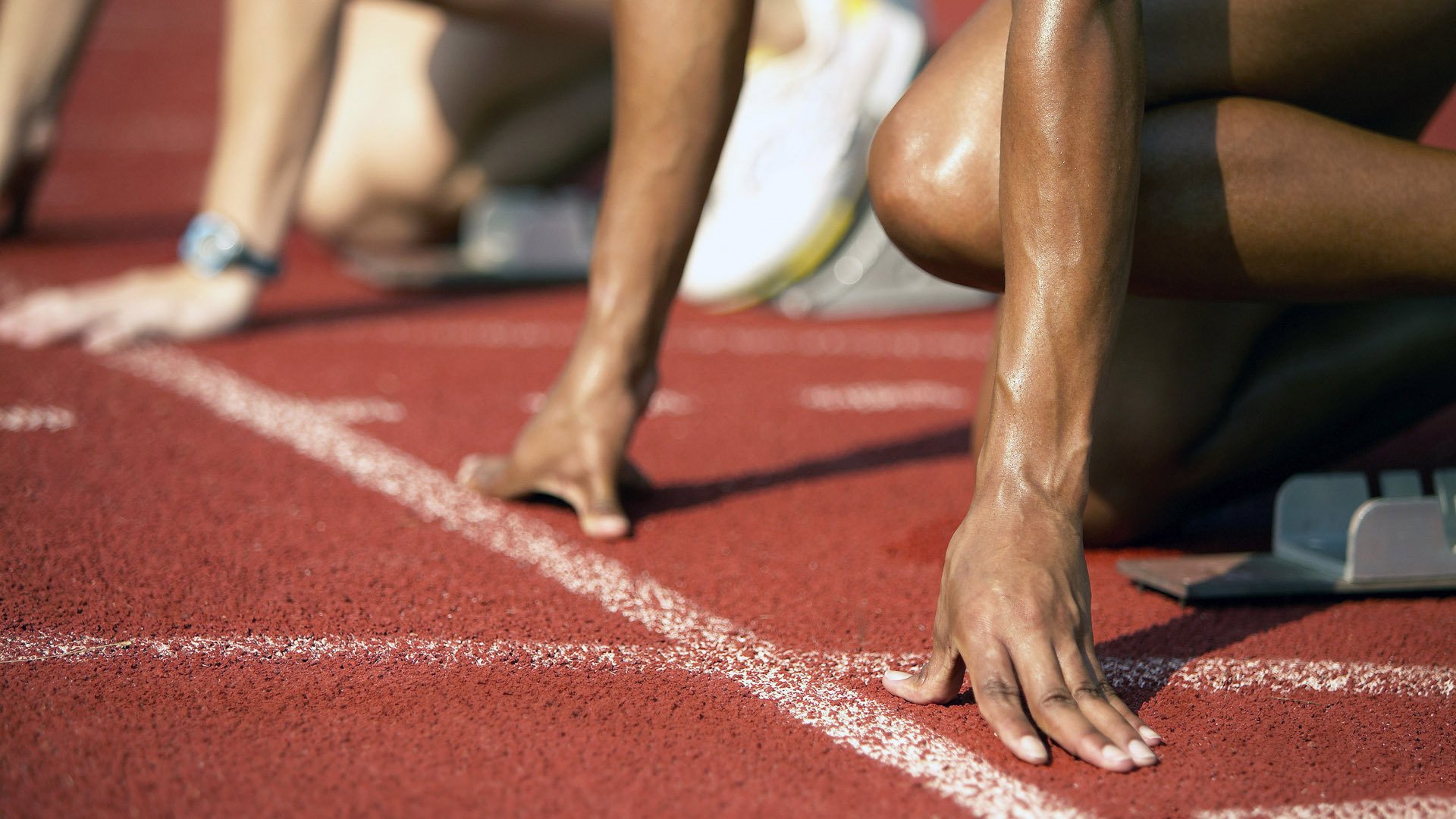 “青少年足球科普活动走进社区,普及运动知识”,开展青少年足球运动的意义