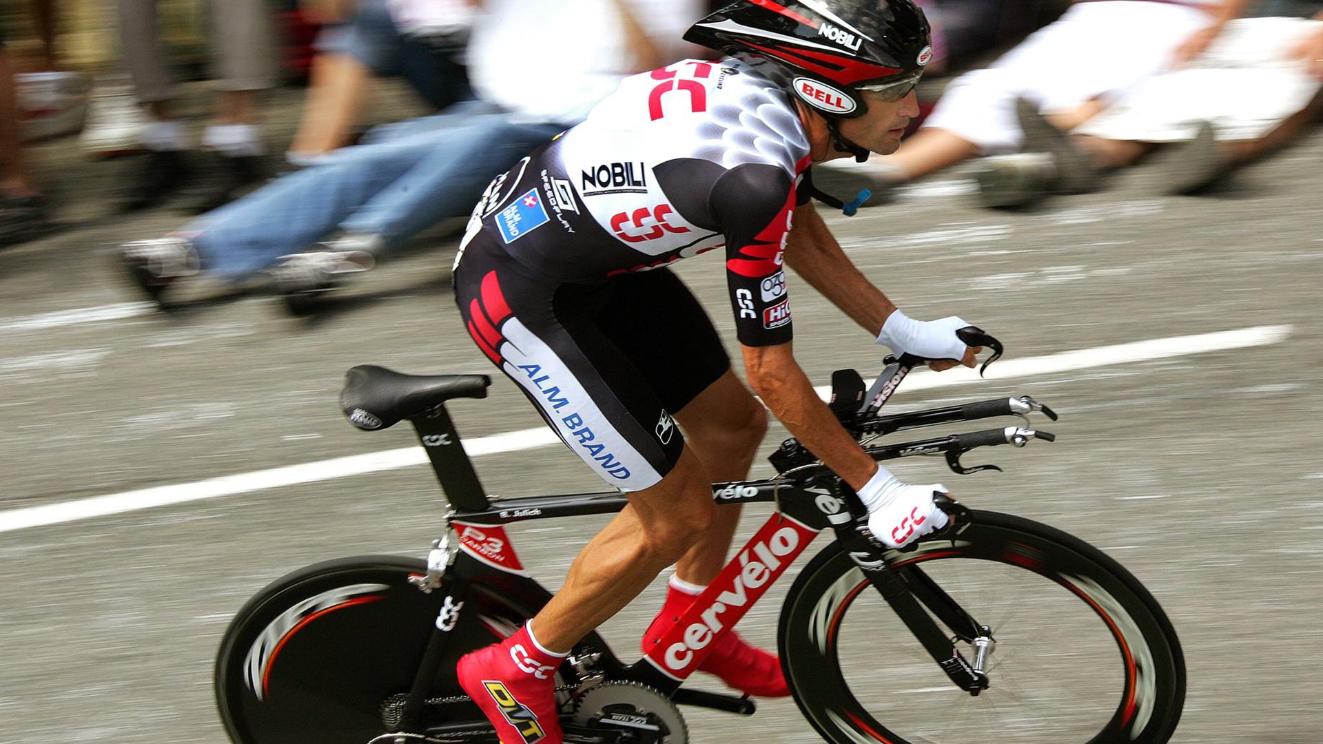 开云官方-名人车手专访：他们的冠军秘籍，车 名人