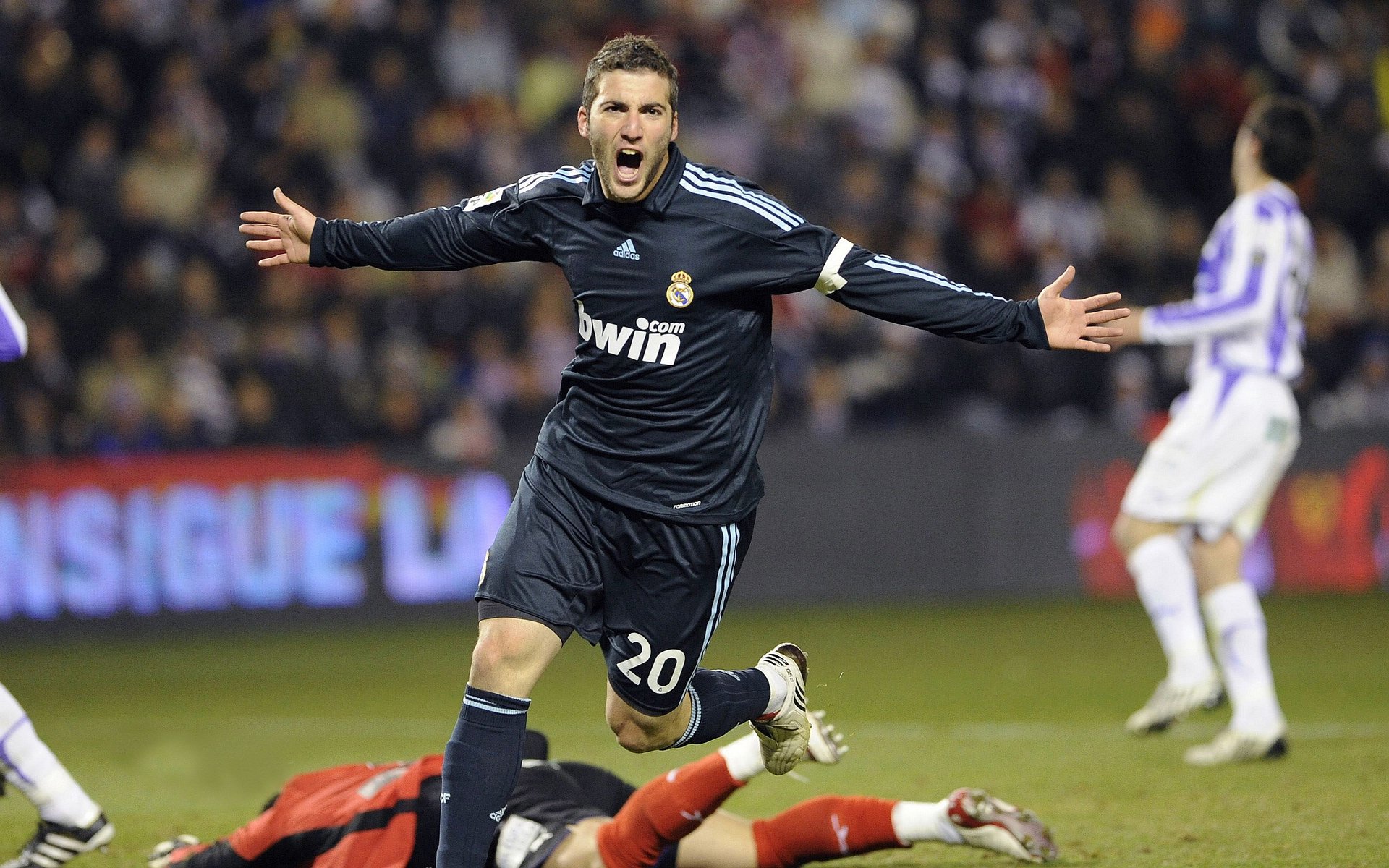 格拉纳达客场逼平马略卡，保持不败，格拉纳达对马竞直播